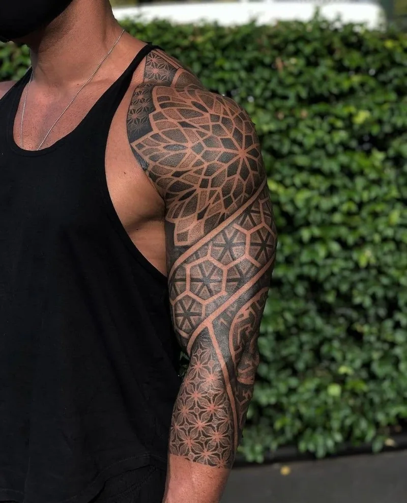Dotwork geometrisk full sleeve